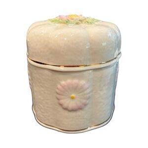 Vintage Belleek 1981 Irish Ivory Pottery Bonbonniere Collectors Society Jar